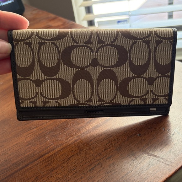 Vintage Coach Hampton Tan and Brown Signature Wallet - Picture 6 of 8